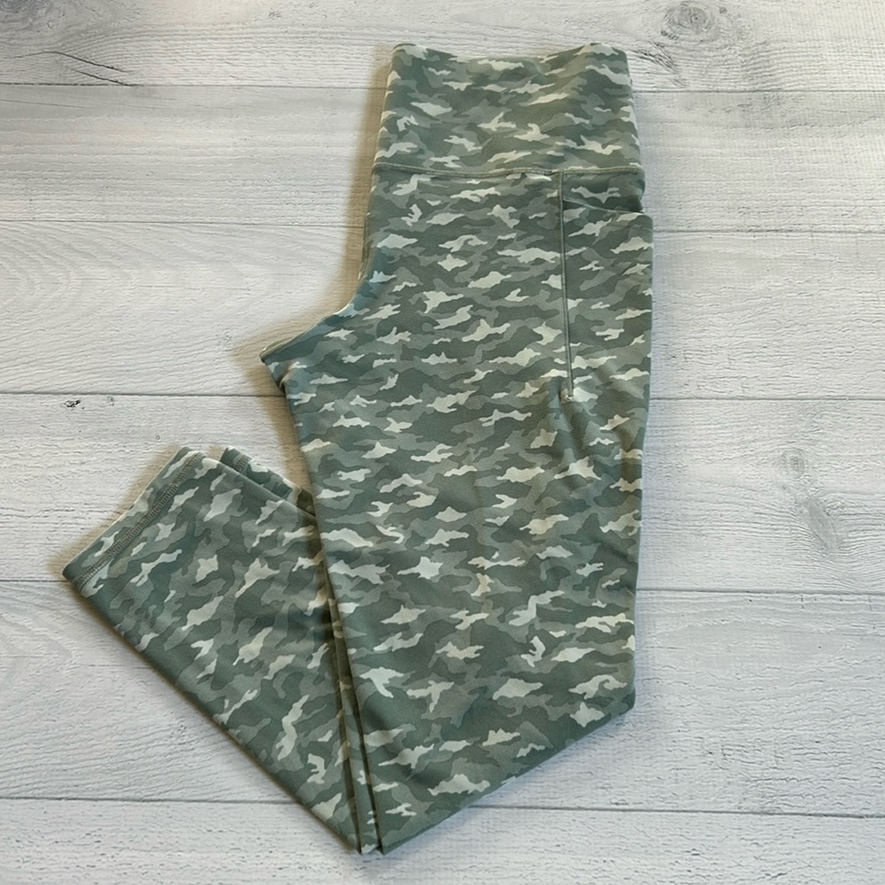 Athleta Salutation Stash Pocket II‎ Printed 7/8 Tight Sz L